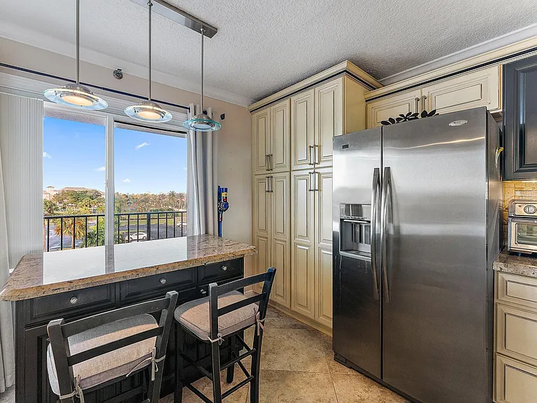 275 Palm Ave #C402 — Photo 7