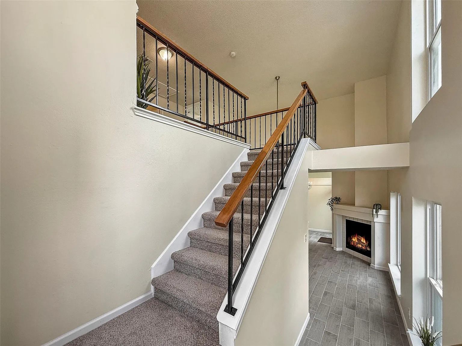 4 bed, 2.0 bath, 1784 sqft, $1,950 — Photo 3