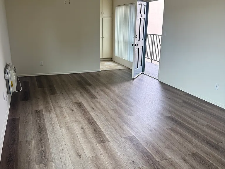 528 E Verdugo Ave #L — Photo 8
