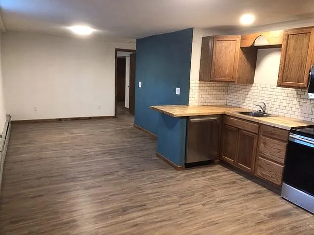 402 Fairview Ave — Photo 3