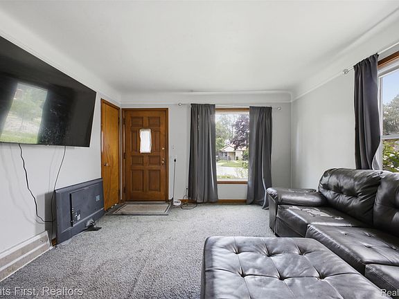 3rd image of 24621 Carlysle St