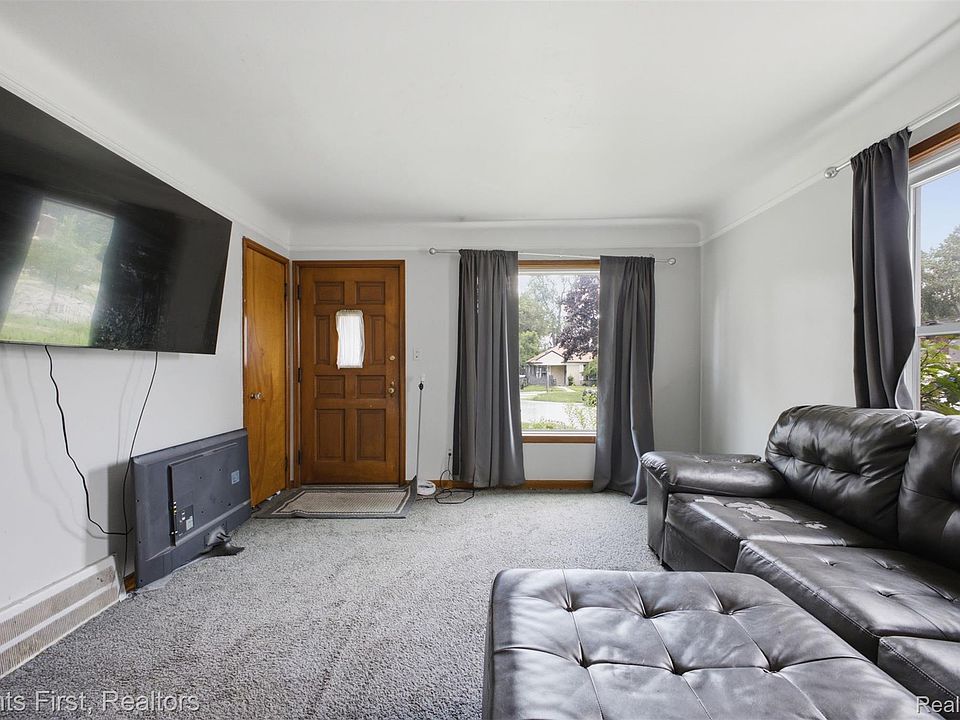 1st image of 24621 Carlysle St