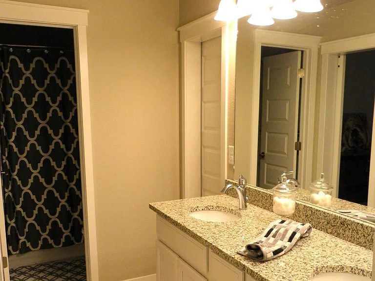 Large Jack and Jill Bathroom on lower level with Double Vani