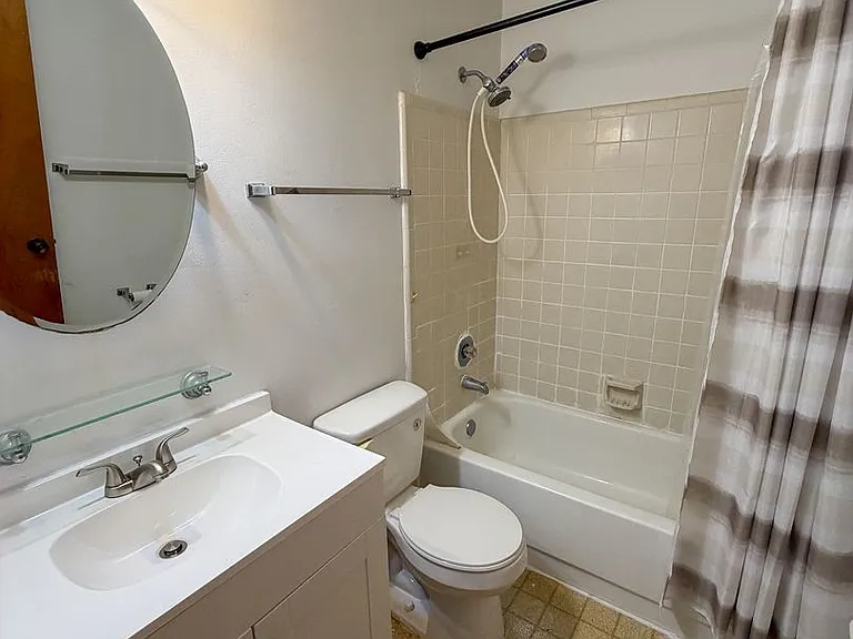 2735 SW 35th Pl #201 — Photo 16