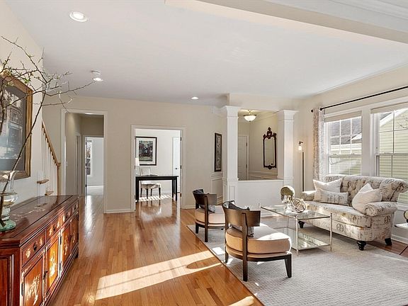 3rd image of 35 Greenside Ln #35