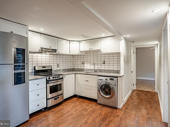 2nd image of 117 Railroad Ave #10