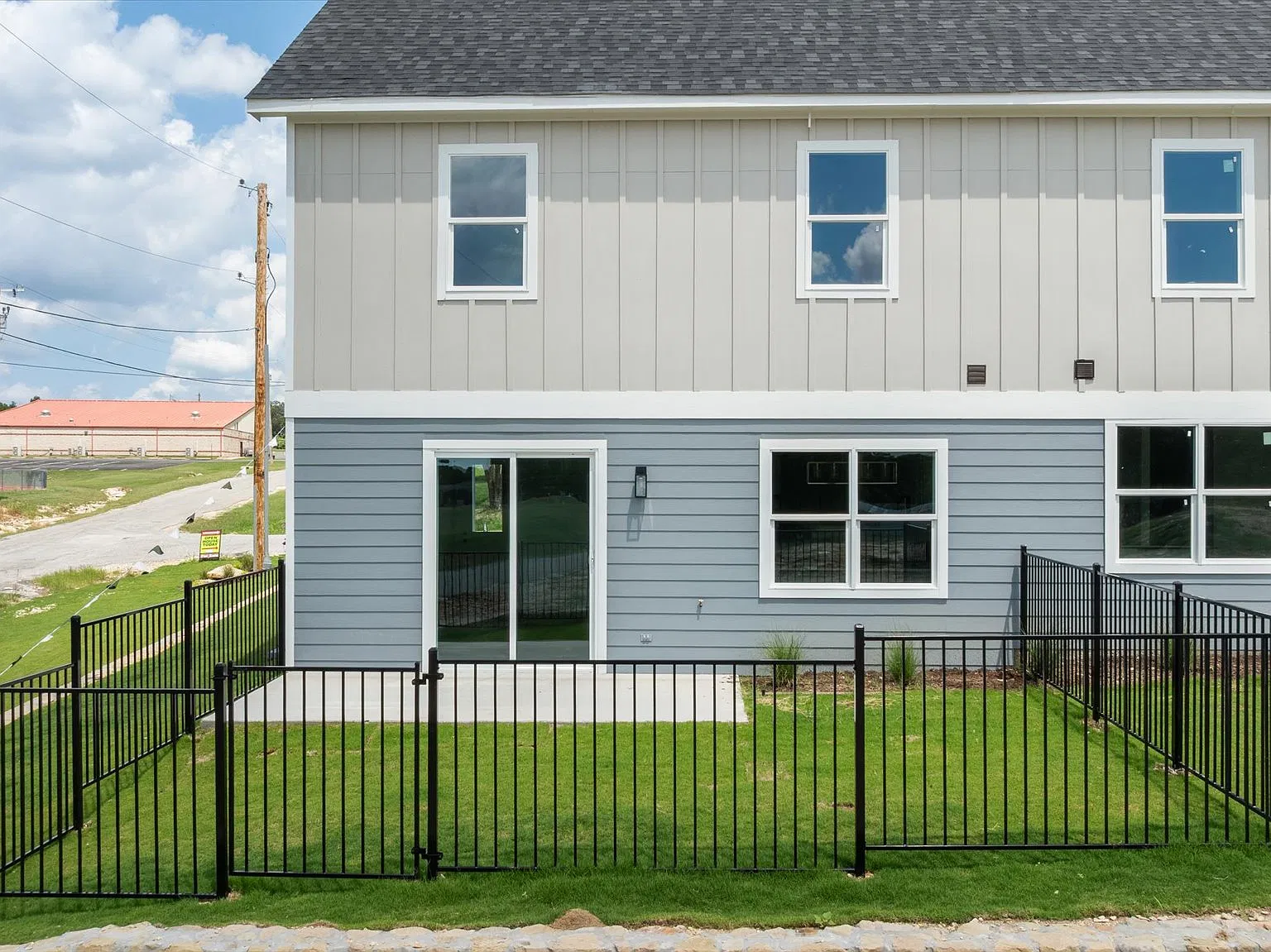 3 bed, 2.5 bath, 1493 sqft, $1,750 — Photo 3