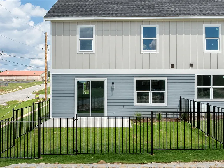 706 N Sycamore Dr — Photo 30