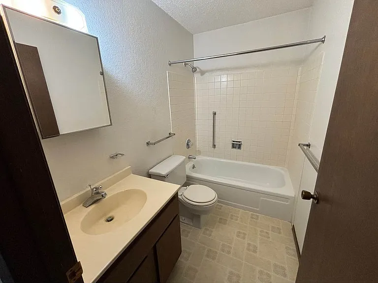 120 8th St #1 — Photo 9