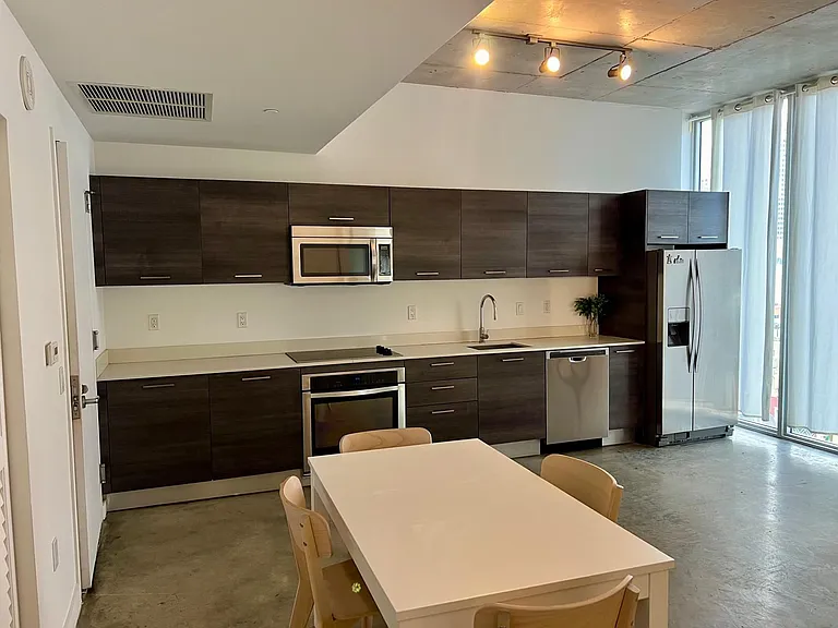 151 SE 1st St #1002 — Photo 4