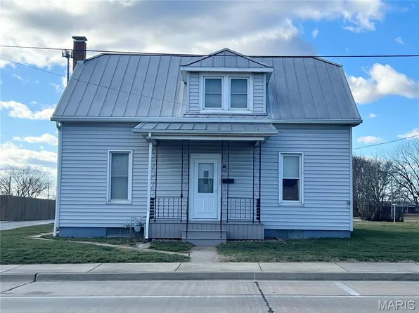 227 N Moore St, Waterloo, IL 62298