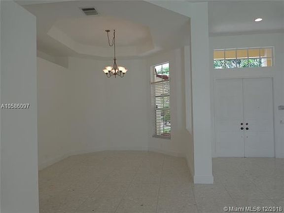 3rd image of 986 Marina Dr