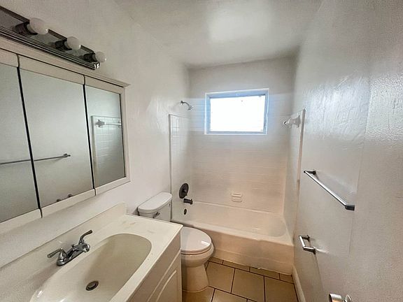 4th image of 612 NE 29th Dr #5