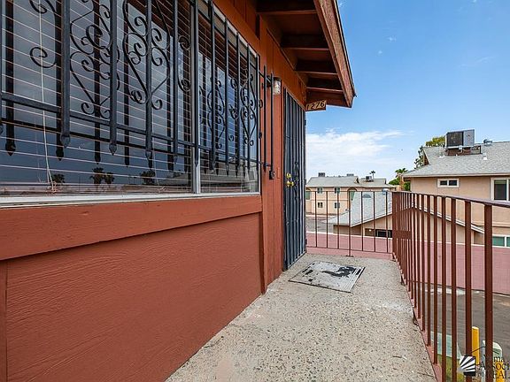 3rd image of 1276 W 20th Pl