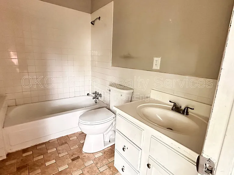 6808 NW 59th St — Photo 21