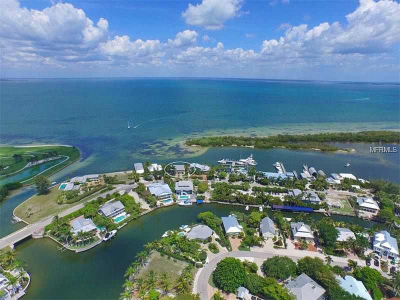 1st image of 250 Harbor Dr