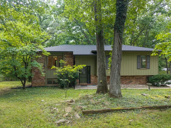 7804 Rollingwood West Dr, Columbia, MO 65202