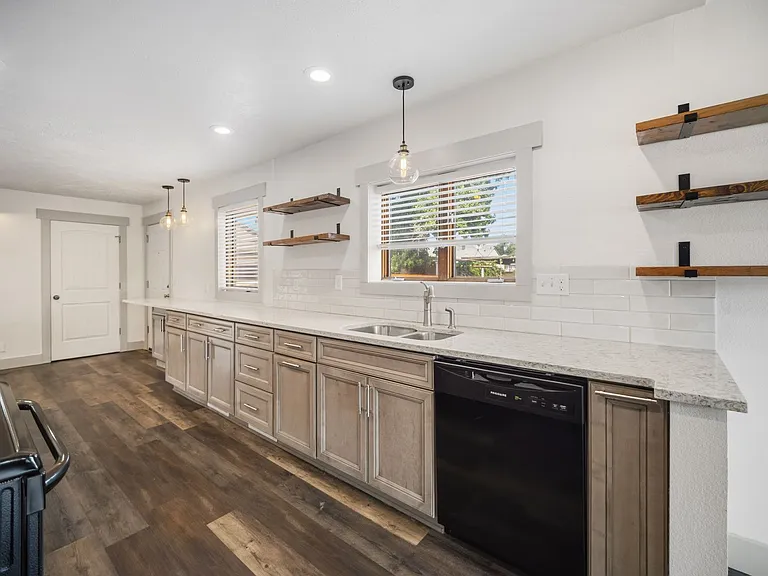 5703 N Regal St — Photo 28