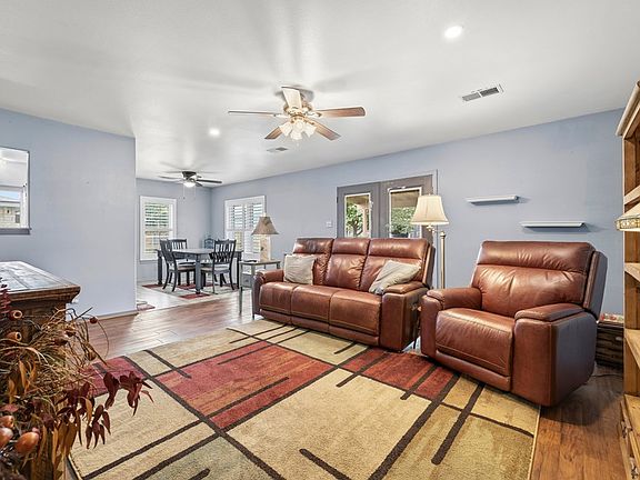 4th image of 622 Dawn Ln