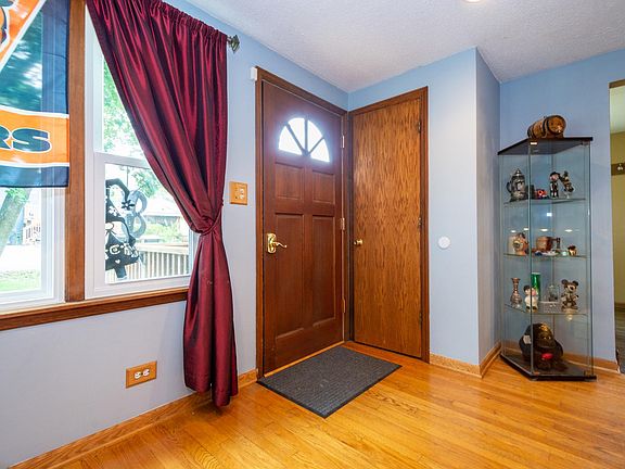 3rd image of 302 Clifton Dr