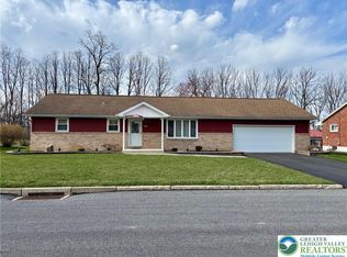 3865 Rosewood Ln, Whitehall, PA 18052