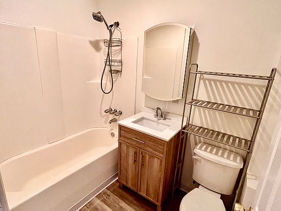 5th image of 120 Mallory Ave Floor 2