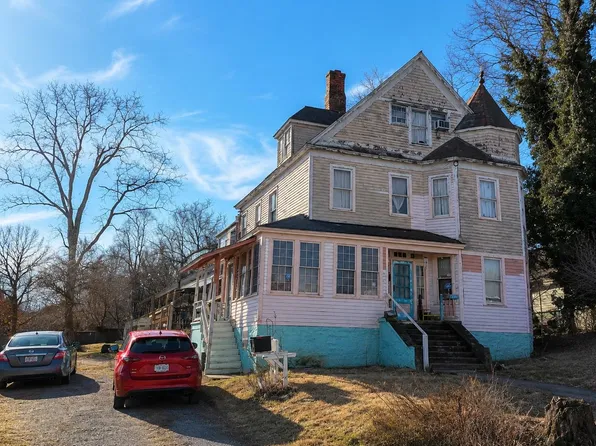 216 3rd St, Radford, VA 24141
