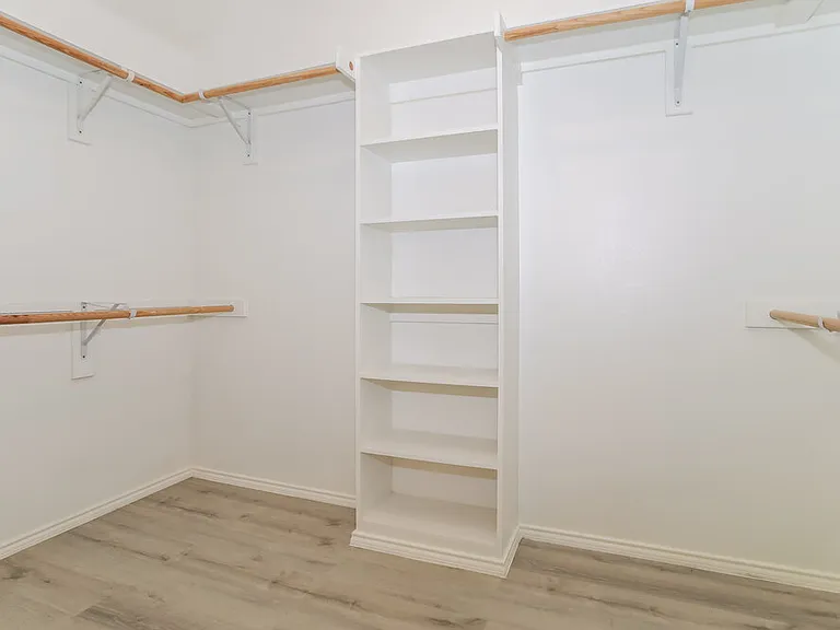 240 Creekview Dr — Photo 12