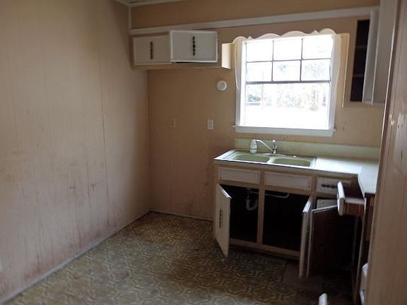 3rd image of 105 Amelia Dr