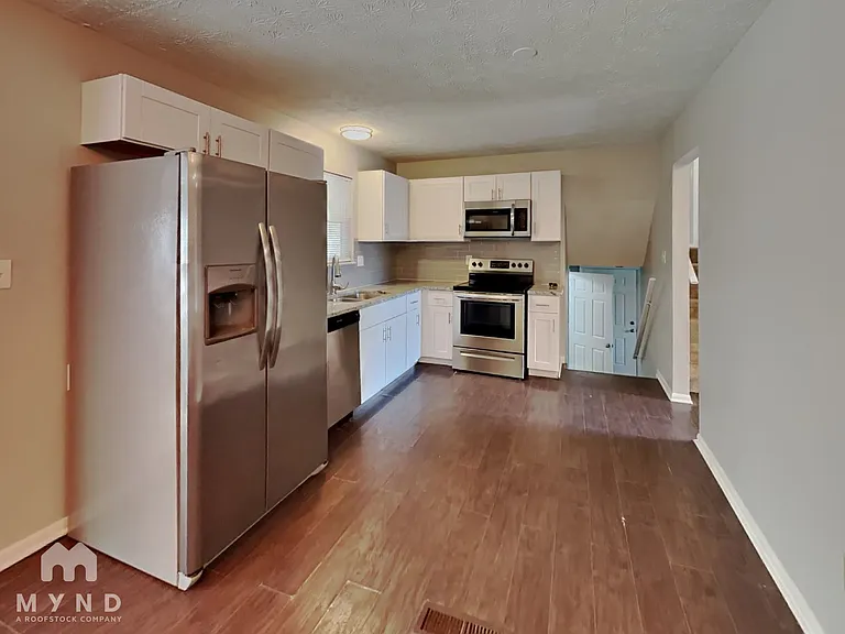 1349 Westshire Rd — Photo 2