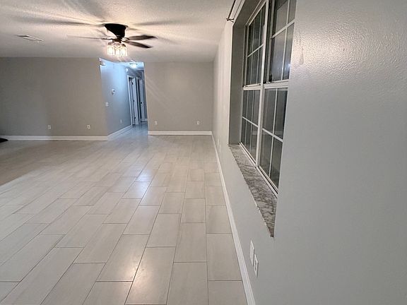 2nd image of 2985 Bay St