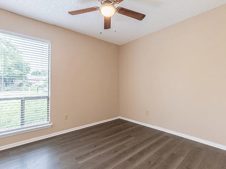 5814 Pineway St — Photo 16