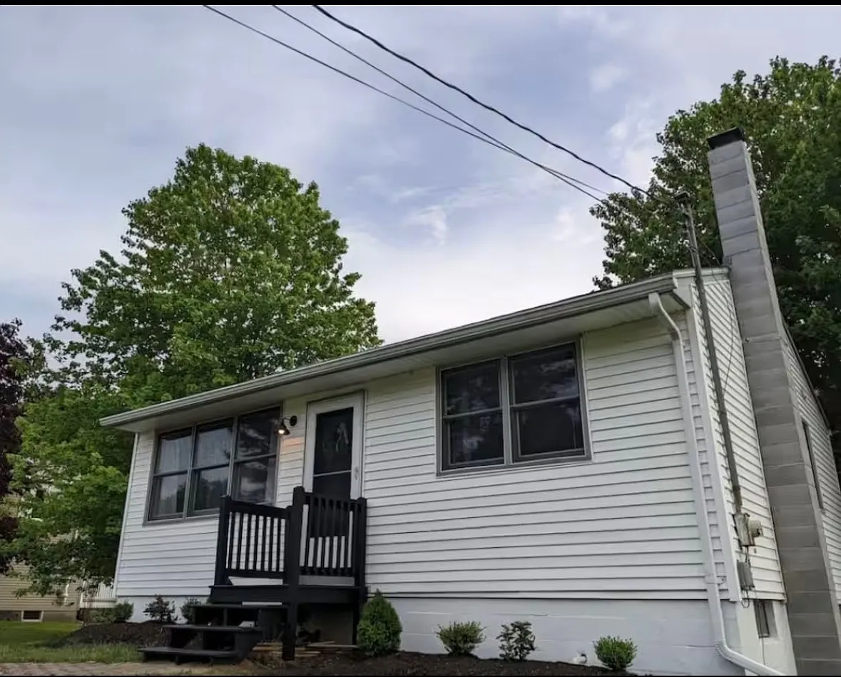 2 bed, 800 sqft, $2,400 — Photo 1