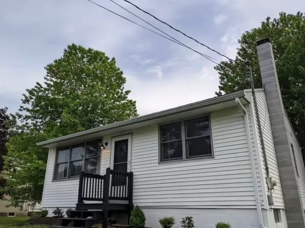 10 Crockett Rd, Raymond, ME 04071