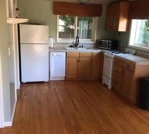 3rd image of 1241 El Mirador Dr