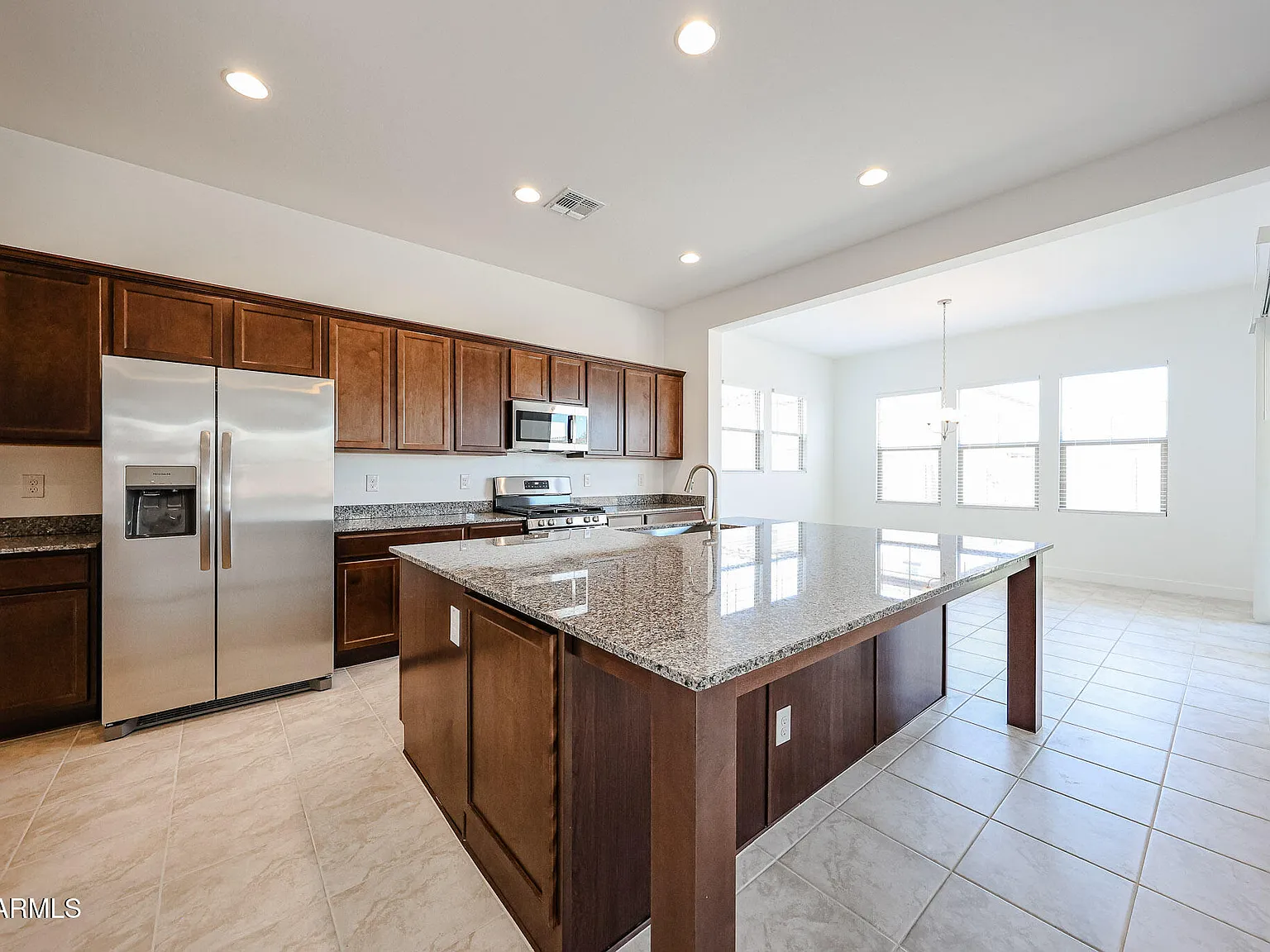 3 bed, 2.5 bath, 2691 sqft, $2,800 — Photo 3