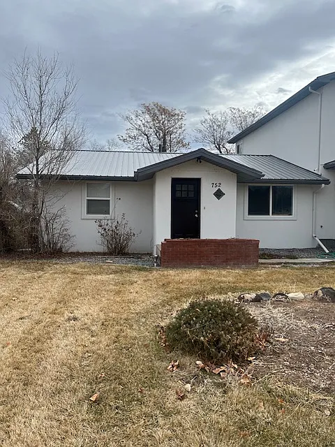 Building Photo - 752 27th Rd