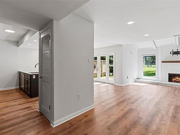 4th image of 630 N Beau Chene Dr APT 4