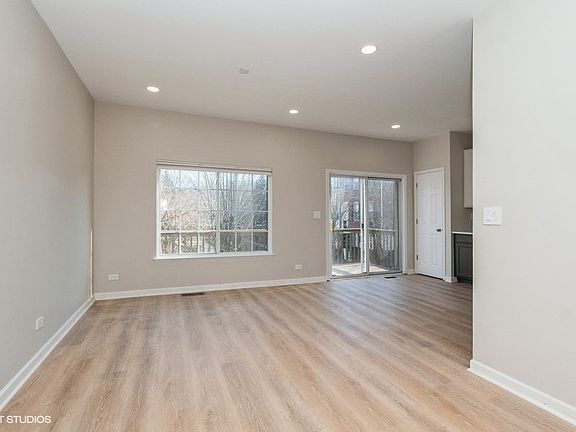 4th image of 204 Willow Blvd