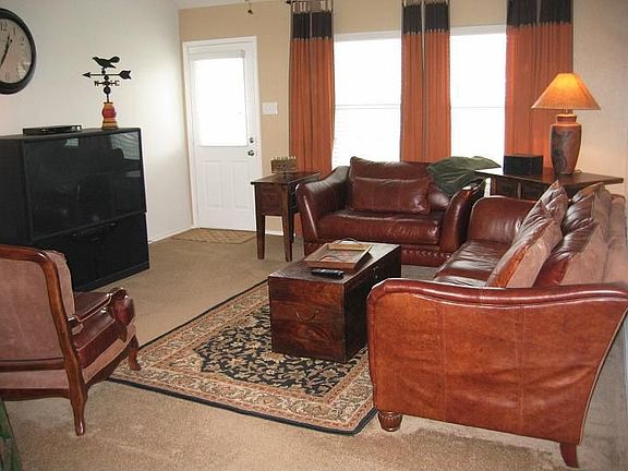 Lovely Family Area/subtle colors and plenty of room.
