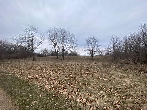 3rd image of 448 Surrey Hill Ln