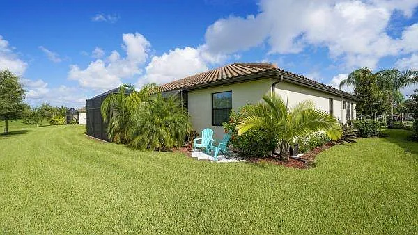 2 bed, 2.0 bath, 1420 sqft, $2,300 — Photo 3