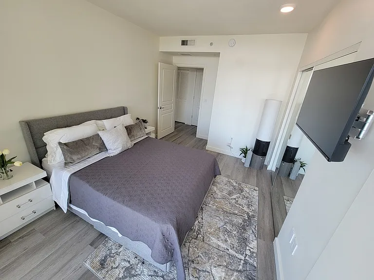 555 Front St #903 — Photo 11