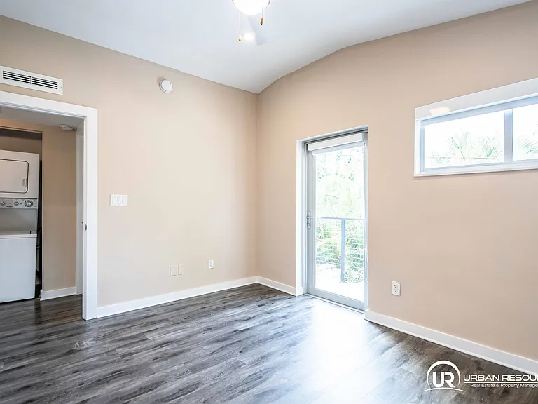 2412 NE 26th St #7 — Photo 9