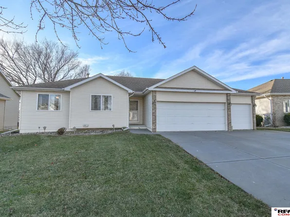 2021 Philadelphia Dr, Lincoln, NE 68521