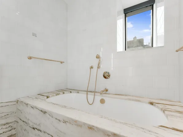 45 East 22nd Street image 14 of 28