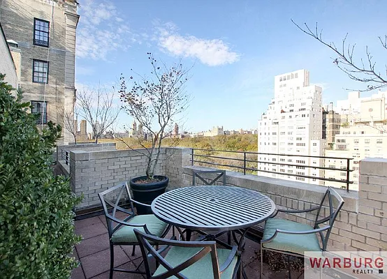 Sold by Warburg | media 20