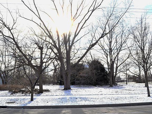 5th image of 150 E Sauk Trl