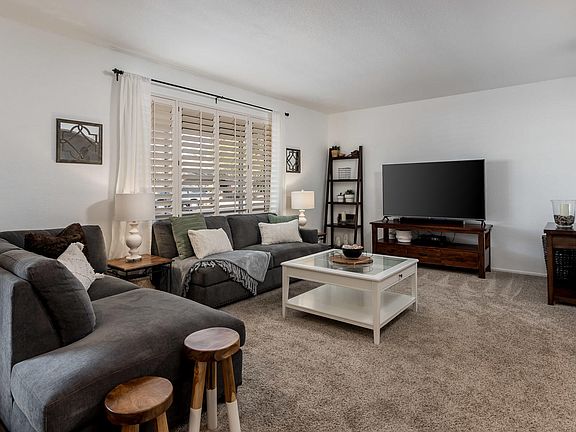 3rd image of 1353 W Los Lagos Vis