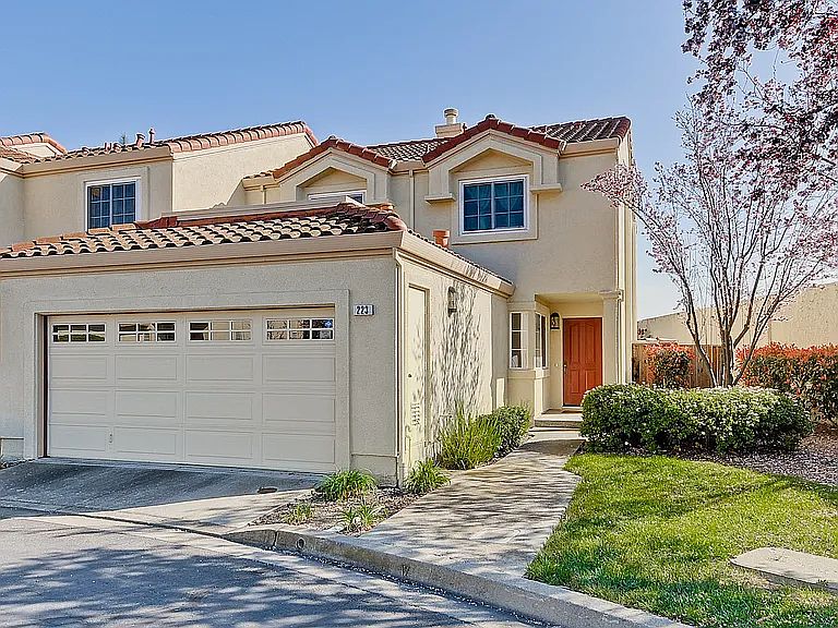 1st image of 223 Fairmeadow Way